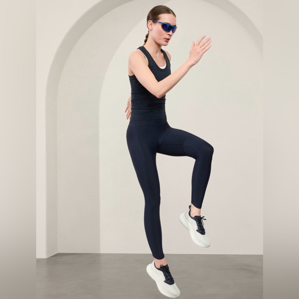Athleta Pacesetter Ultra High Rise 7/8 Legging // Navy
